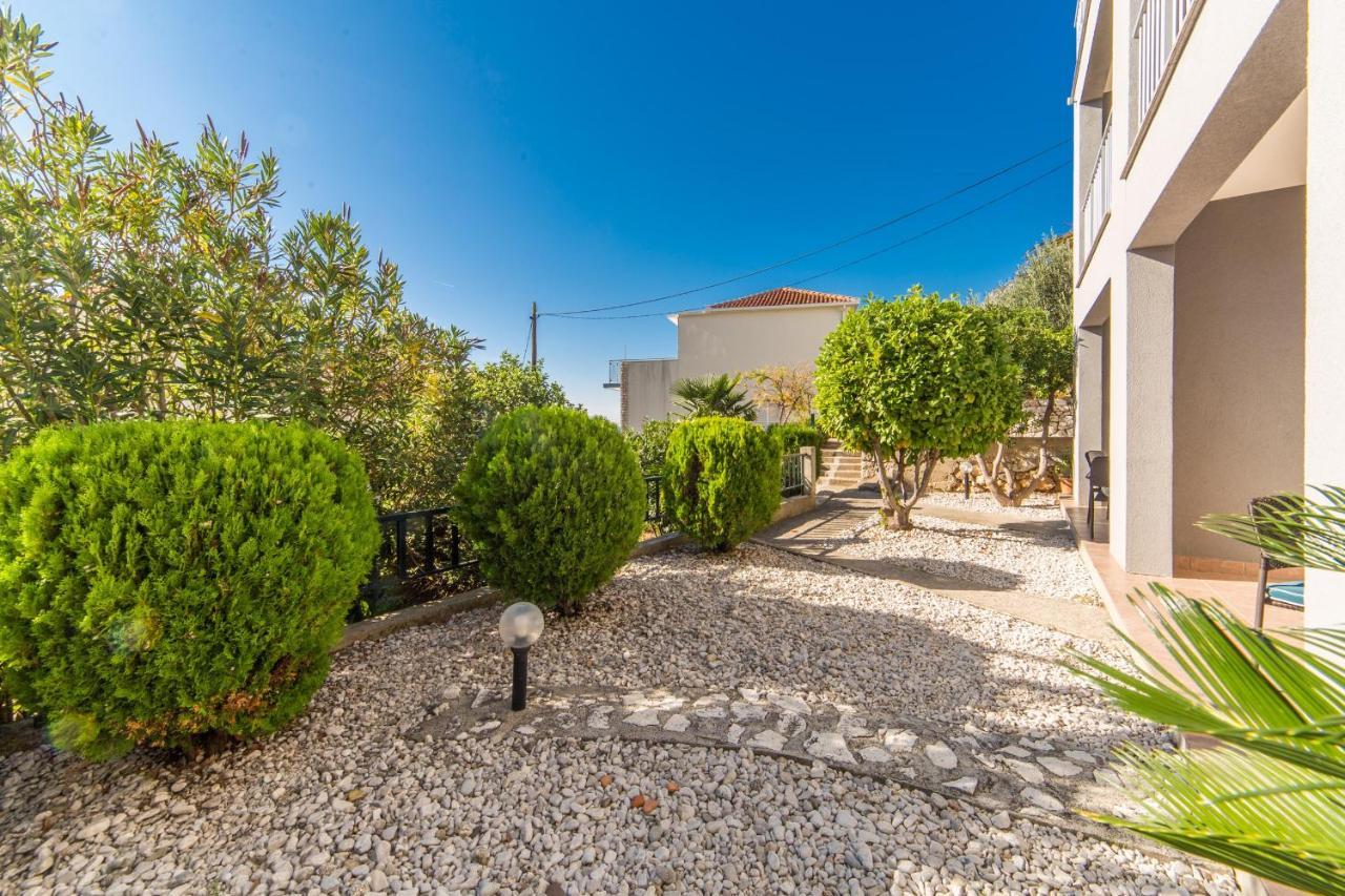 Apartments By The Sea Brist, Makarska - 11078 Buitenkant foto