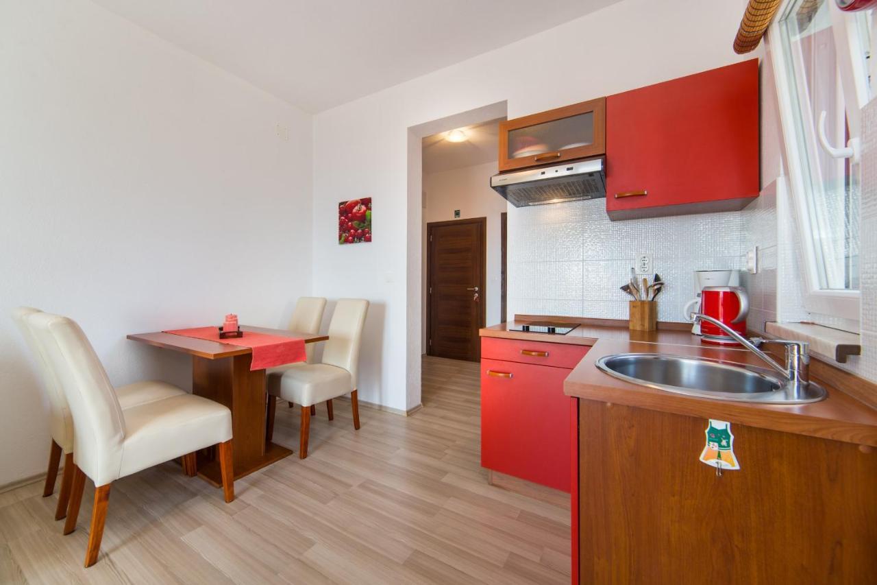 Apartments By The Sea Brist, Makarska - 11078 Buitenkant foto