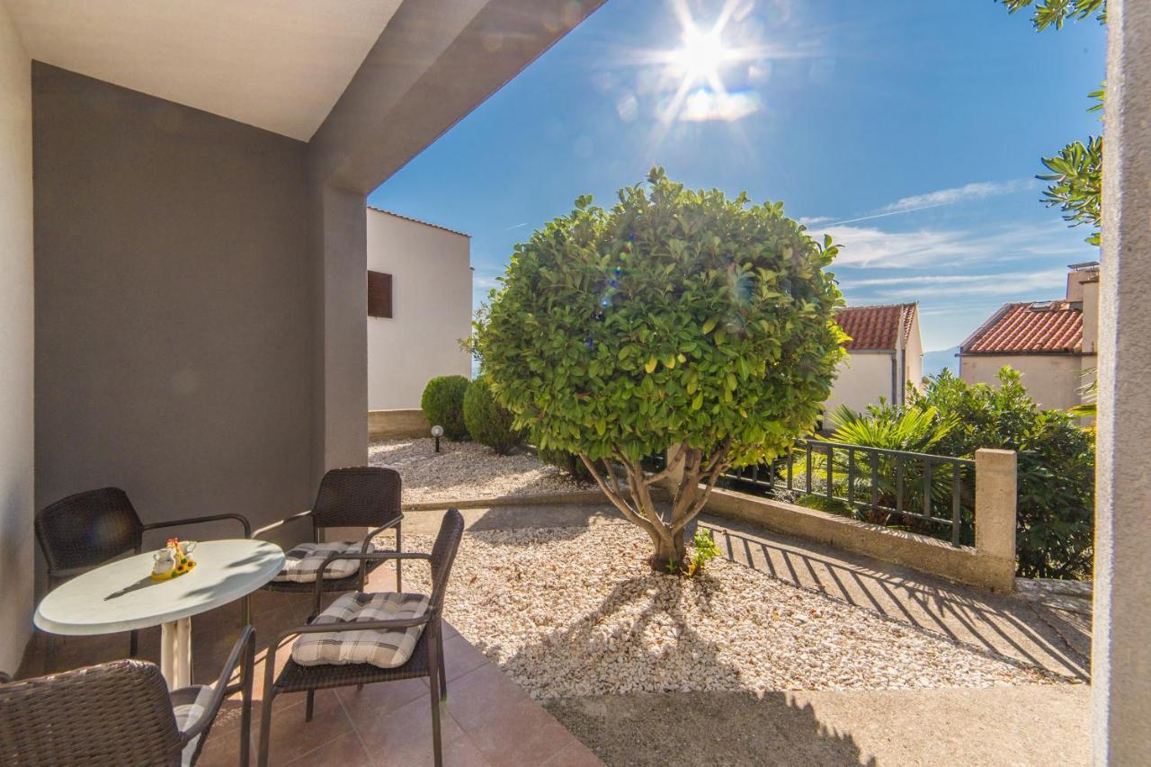 Apartments By The Sea Brist, Makarska - 11078 Buitenkant foto