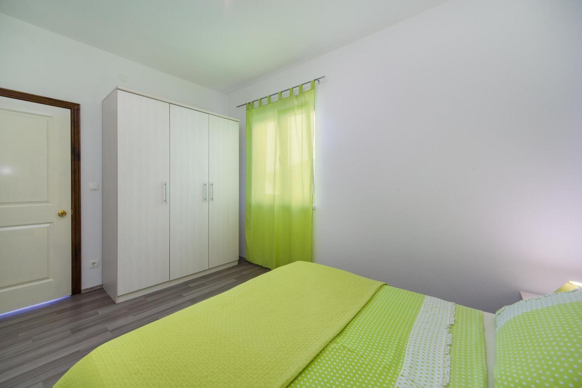 Apartments By The Sea Brist, Makarska - 11078 Kamer foto